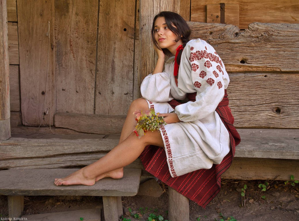 Fresh photos, fresh mood — Women in Slavic costumes online in Tbilisi