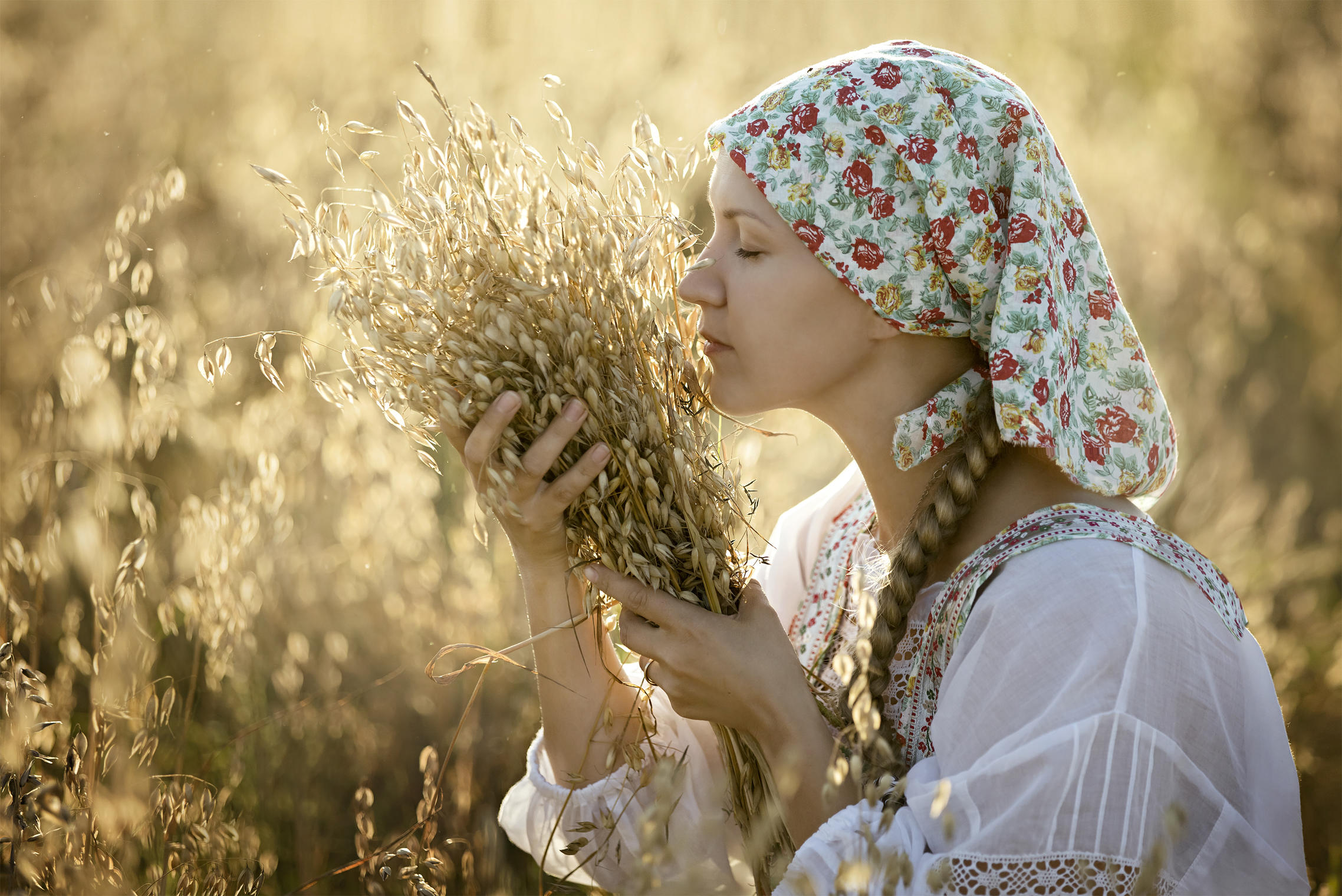 Photo Women in Slavic costumes in Tbilisi
